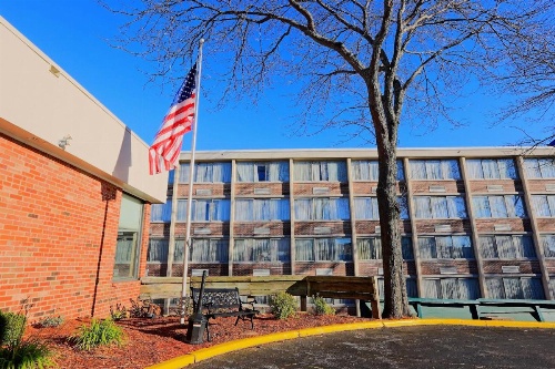 Wyndham Garden Kenosha Harborside image 12