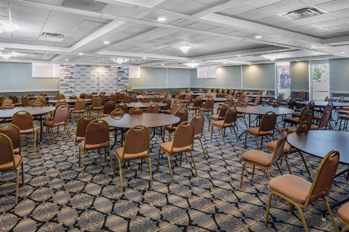 Wyndham Garden Kenosha Harborside image 22