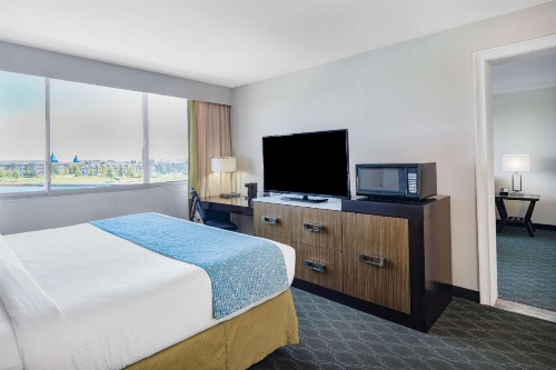 Wyndham Garden Kenosha Harborside image 25