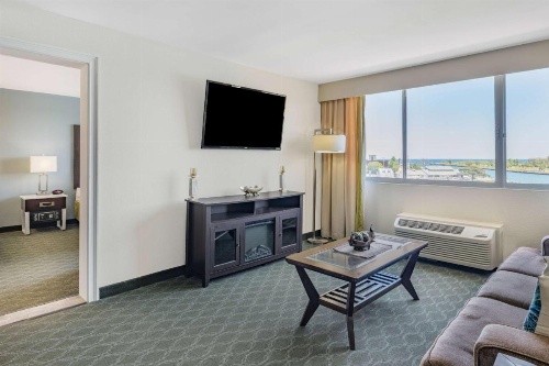Wyndham Garden Kenosha Harborside image 27