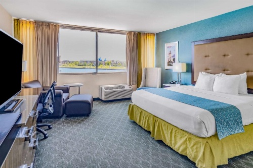 Wyndham Garden Kenosha Harborside image 33