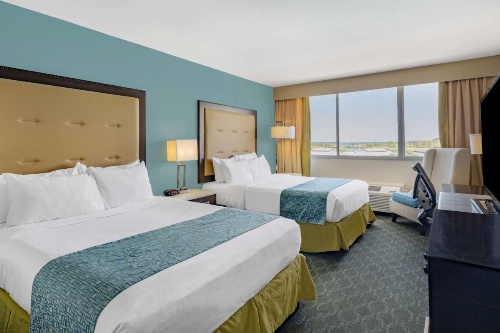 Wyndham Garden Kenosha Harborside image 34