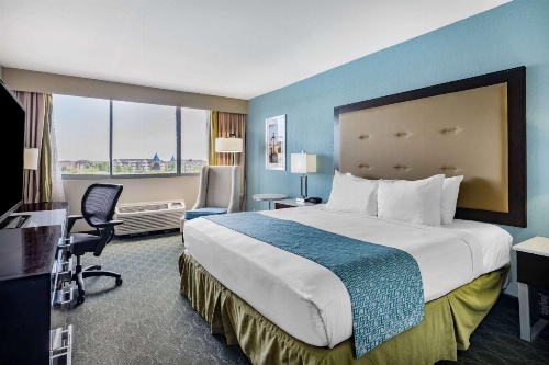 Wyndham Garden Kenosha Harborside image 37