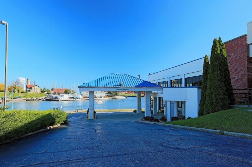 Wyndham Garden Kenosha Harborside image 6